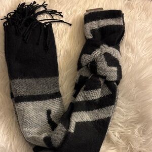 PINK Victoria’s Secret Black & Gray Knit Scarf
